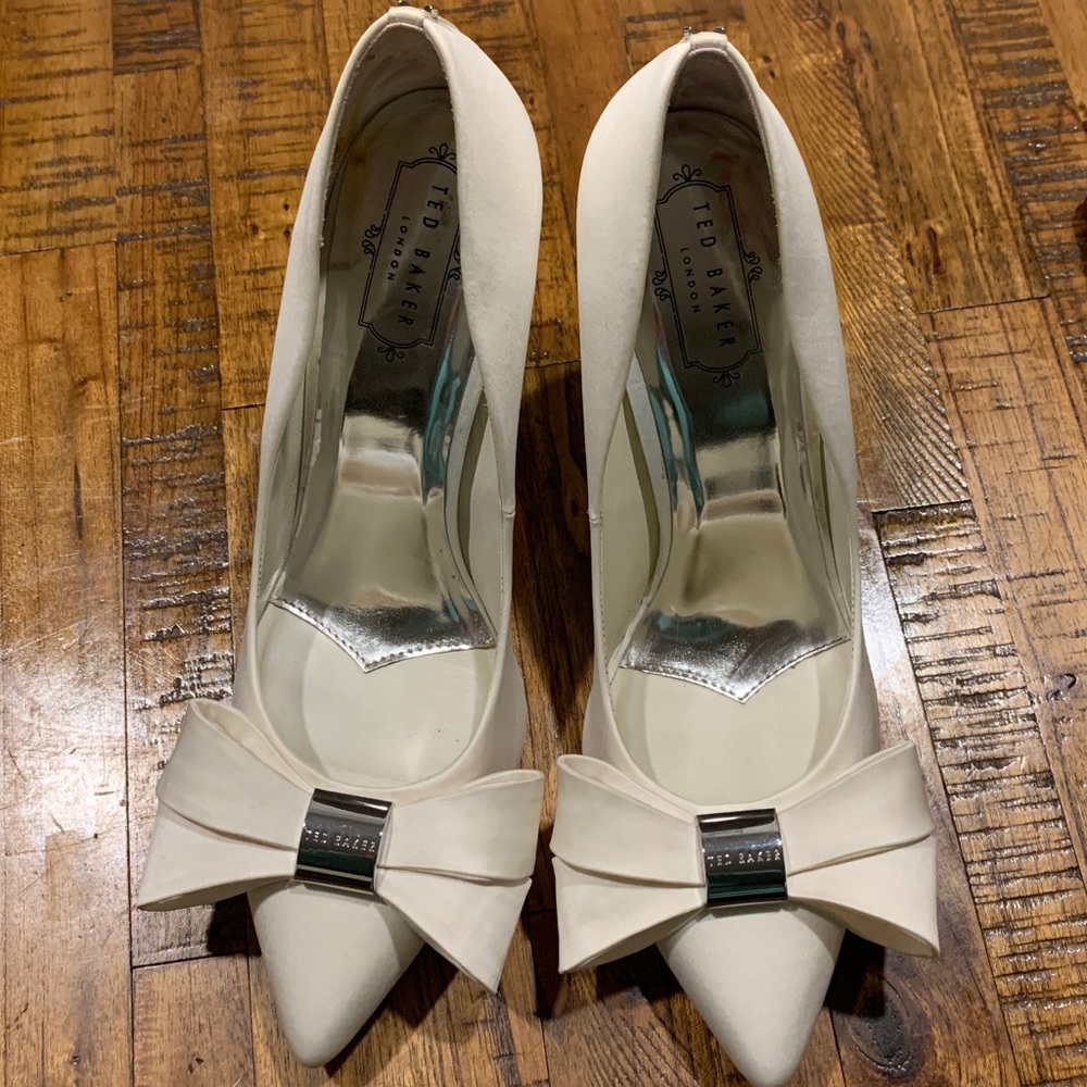 Ted Baker Women’s Pointed Satin Pumps